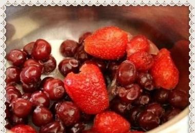 Как сварить вкусный вишнёвый компот из свежих и замороженных ягод